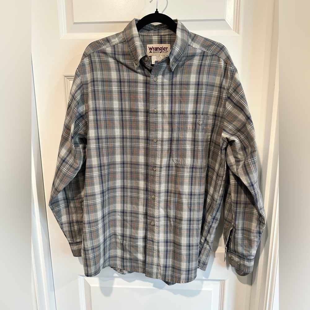 Wrangler Plaid Button-Up Shirt - EUC
